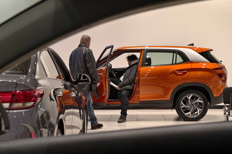    По итогам января в России владельцев сменили 473 тысяч автомобилей Алексей БУЛАТОВ