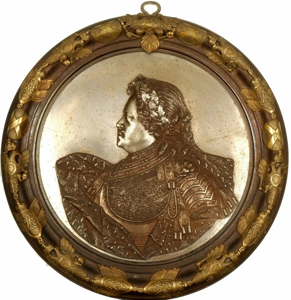 Петр I. Настенный барельеф скульптора Б. К. Растрелли, изготовленный на Сынтульском заводе Баташевых.