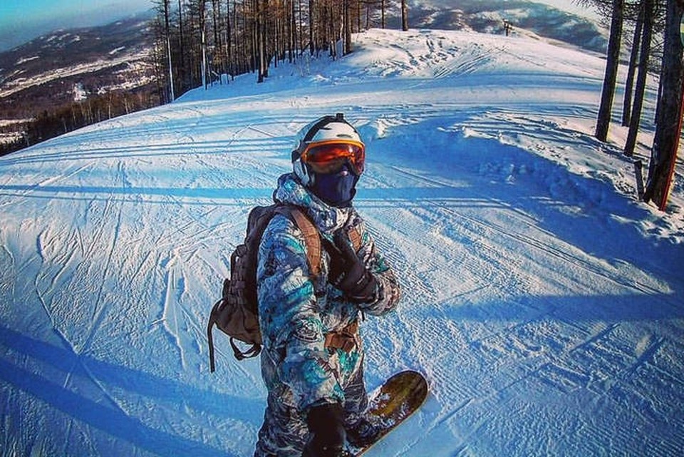    Дмитрий Лапицкий из Уфы много лет катается на сноуборде по неподготовленным трассам и склонам Уральских гор. Фото: личный архив героя публикации