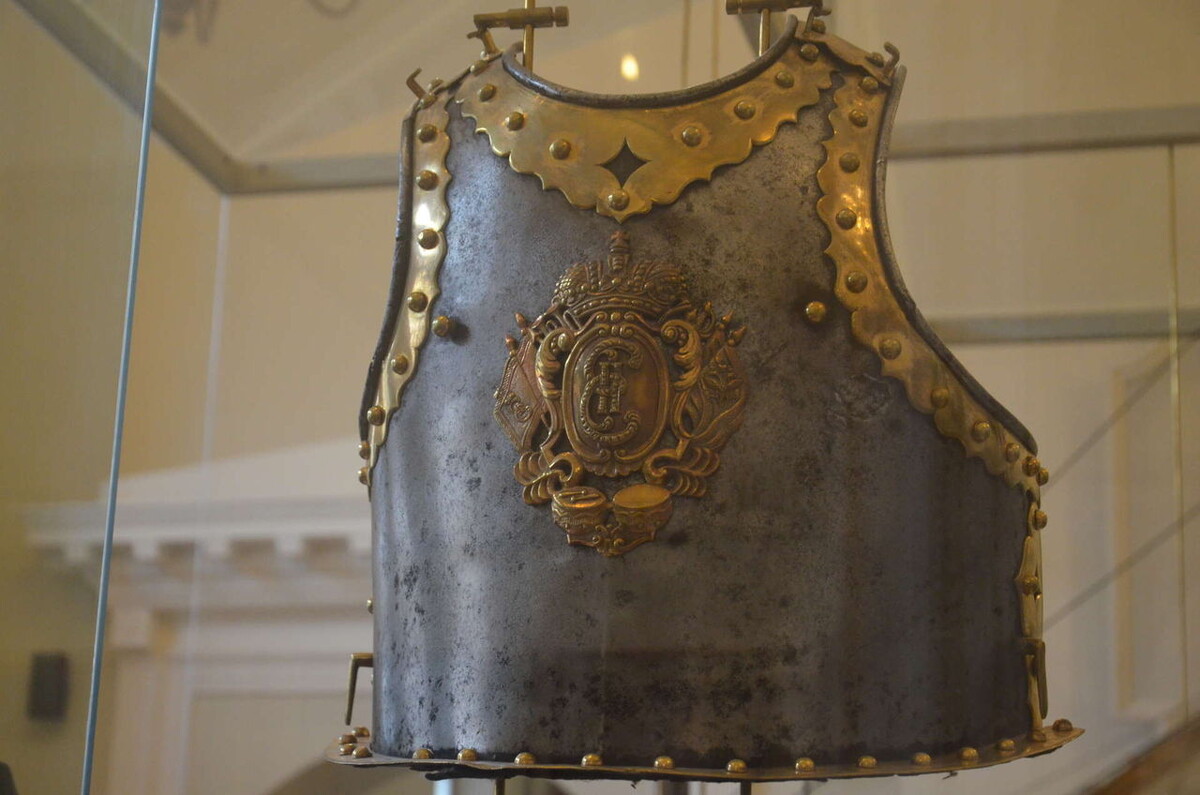 Кираса екатерининских времен, прообраз нынешнего бронежилета.