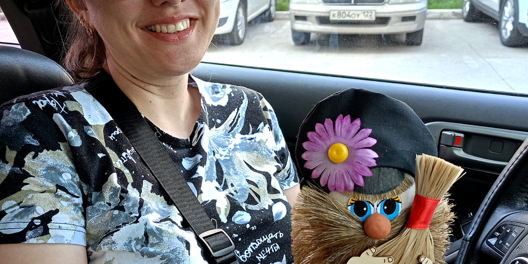 Привет, я — мама двоих, мастер оберегов домовых и женщина, которая прошла путь от 89 кг до себя. Вот моя история