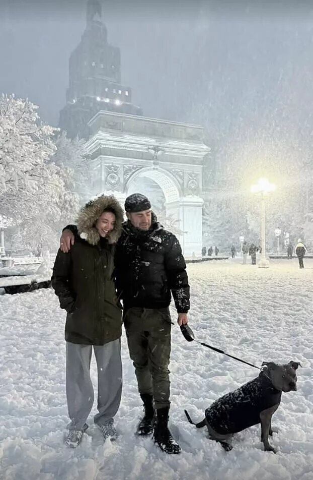    Теру с женой и псом