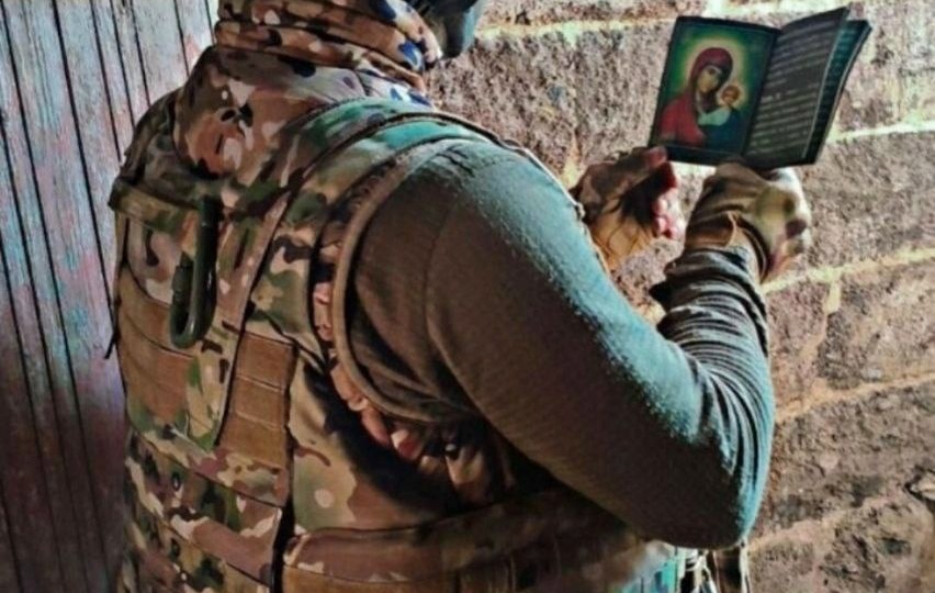 Икона в руках, молитва на устах