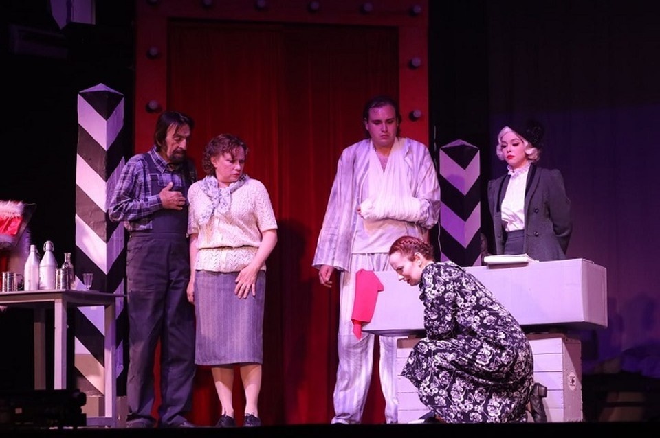    Спектакль «Предупреждение» привлек тысячи зрителей ДНР, напоминая об истории. Фото: «Культура Донбасса»