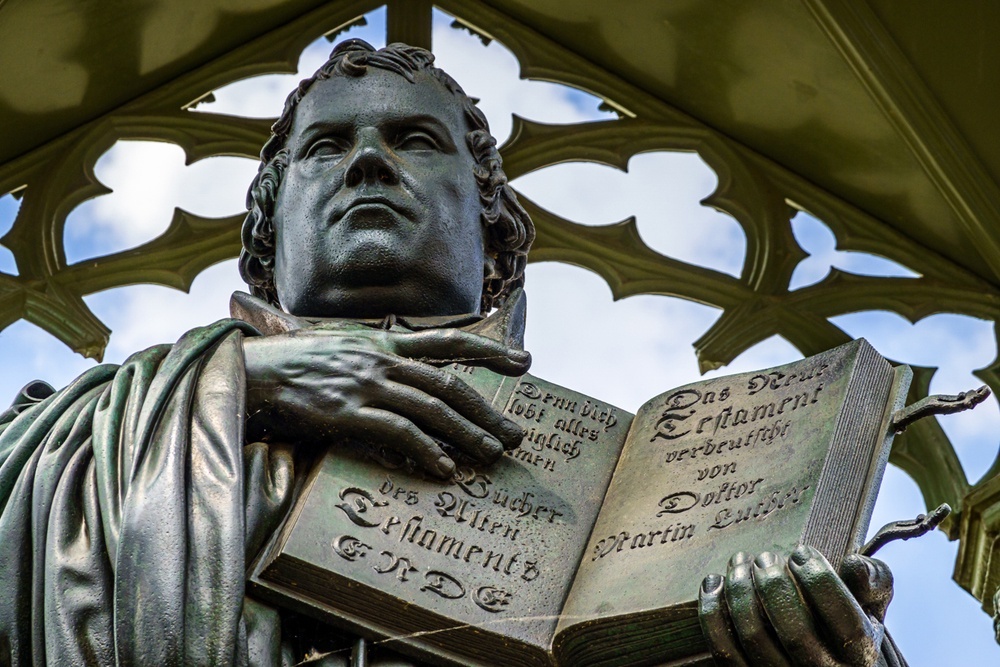    Памятник Мартину Лютеру в Виттенберге / iStock