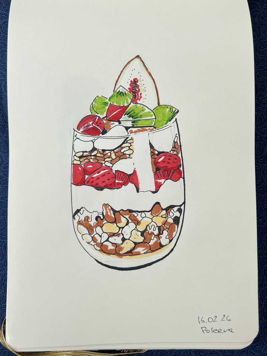 Гранола в стакане, линер и фломастеры