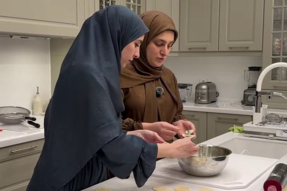    Дочь Рамзана Кадырова Айшат раскрылась для подписчиков с неожиданной стороны. Фото: стоп-кадр видео Хеды Шидаевой