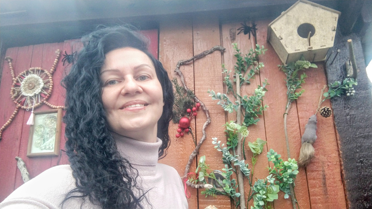 Зазываю весну: навела на голове красоту, шапку сняла. Приди весна, а то замёрзну! 