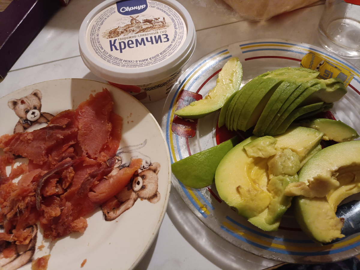 Рыба, сыр и авокадо