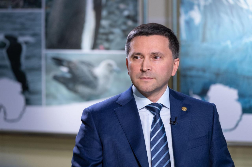 Дмитрий Николаевич Кобылкин — председатель комитета Государственной Думы по экологии, природным ресурсам и охране окружающей среды.