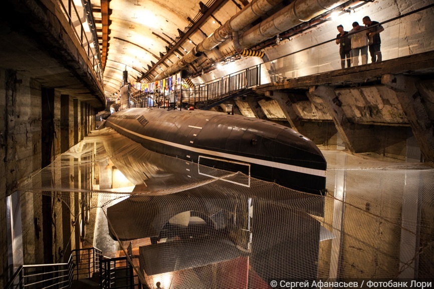 Легендарная подводная лодка С-49 проекта 633РВ в сухом доке — главный экспонат музея. Балаклавский подземный музейный комплекс на бывшей подземной базе подводных лодок