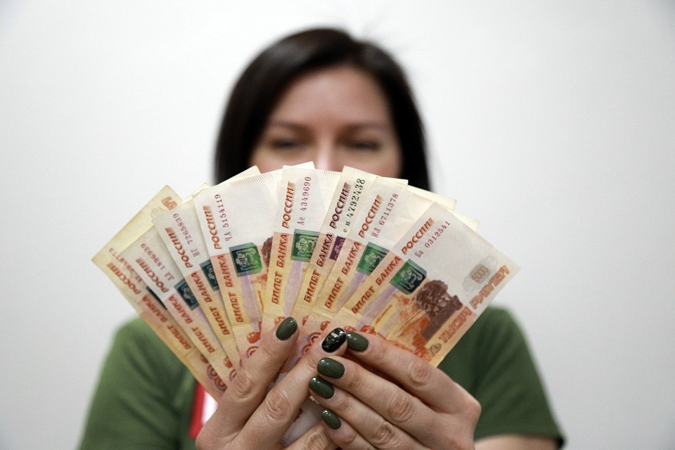    Российские банки резко снизили ставки по вкладам Олег УКЛАДОВ