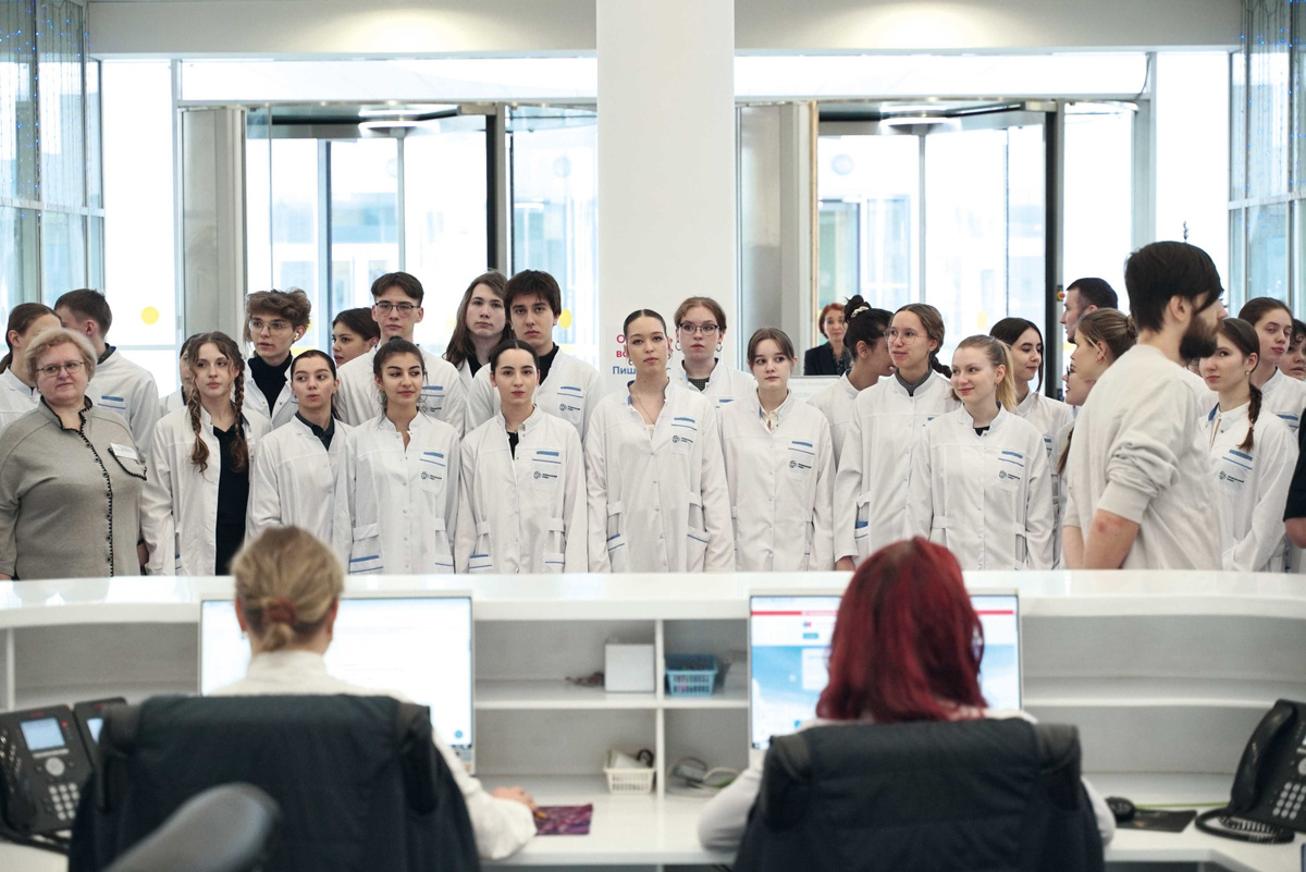 Фото: Алексей Зеленин/НИИОЗММ. Старшеклассники увидели, как работает крупный многопрофильный центр

