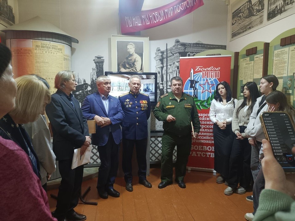    На выставке можно увидеть личные вещи солдат, подарки от детей, фотоматериала с мест событий. Фото: https://vk.com/frunzemuseum