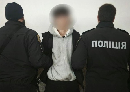    Несовершеннолетние жестоко избили военного ВСУ в центре Днепропетровска