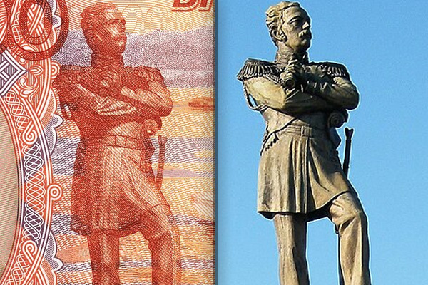 Памятник Н.Н. Муравьеву-Амурскому на 5-тысячной купюре (слева) и в реальной жизни. Фото в свободном доступе. 