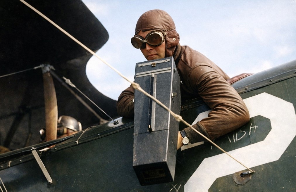 Аэрофотограф с фотоаппаратом Graflex, ок. 1917-1918 г