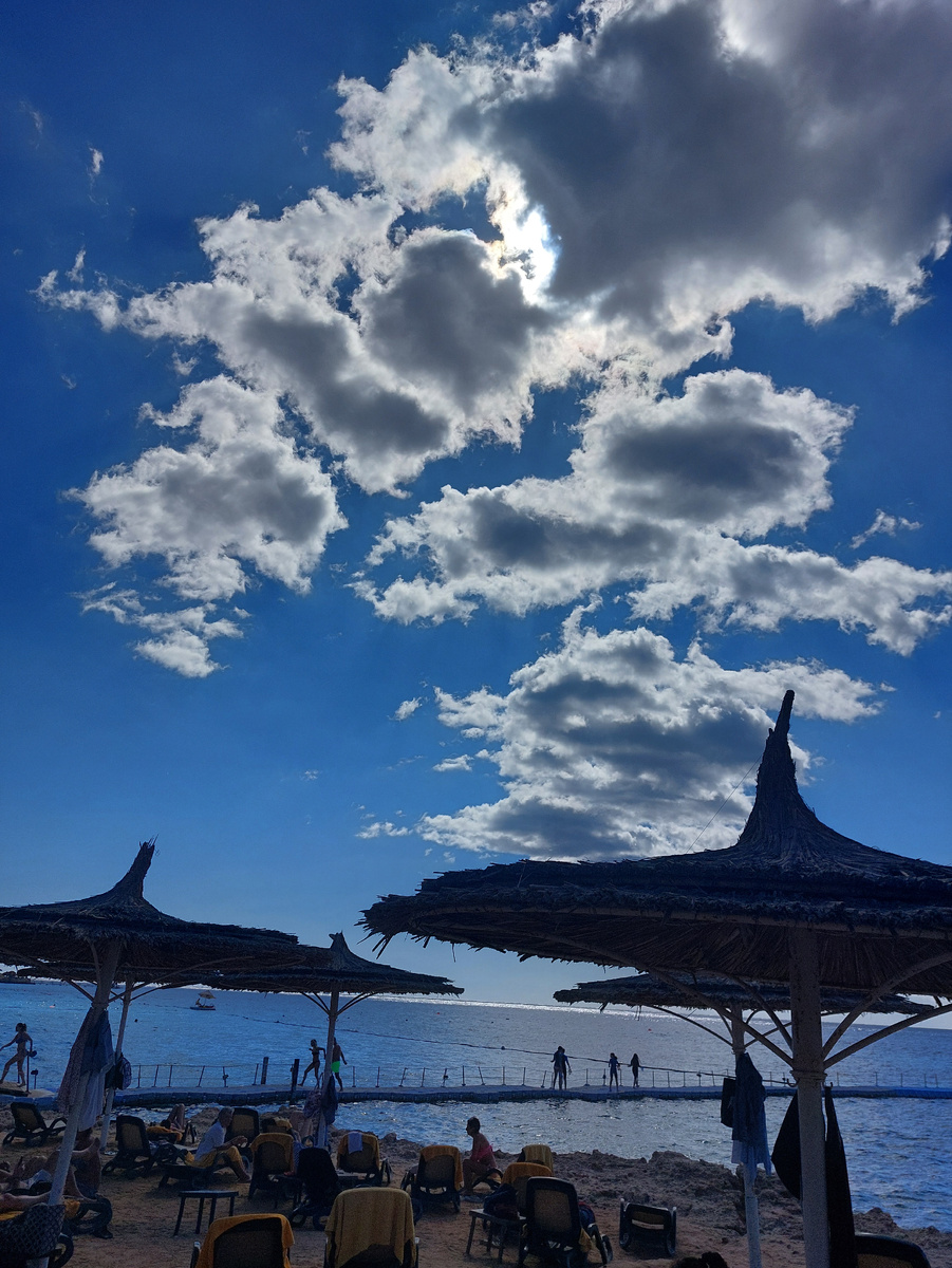 Спрятолось солнце((((