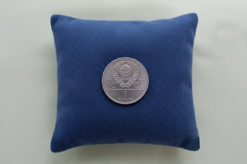    В Новосибирске продают советскую монету за 2 млн рублей. Фото: нейросеть / Ангелина ВАЙГЕЛЬ