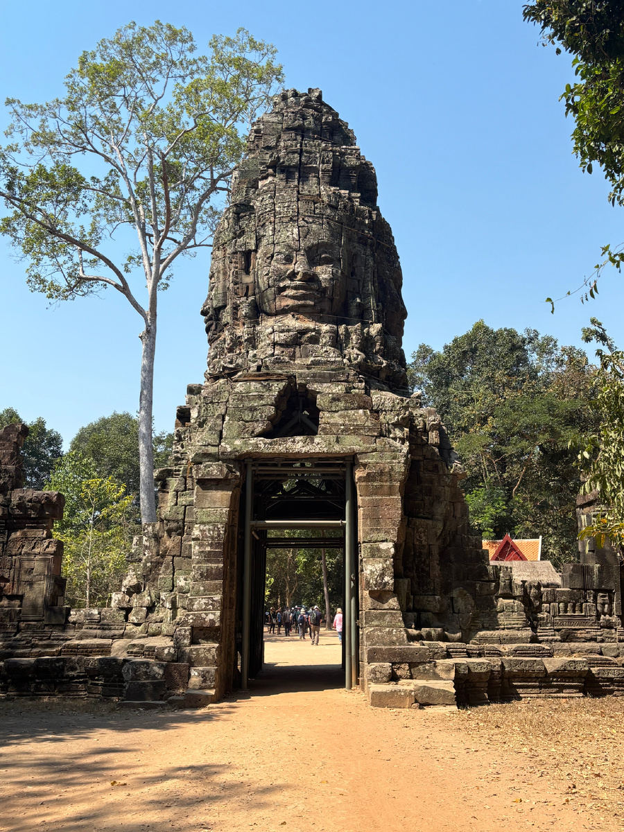 Улыбка, высеченная в песчанике восемь веков назад.