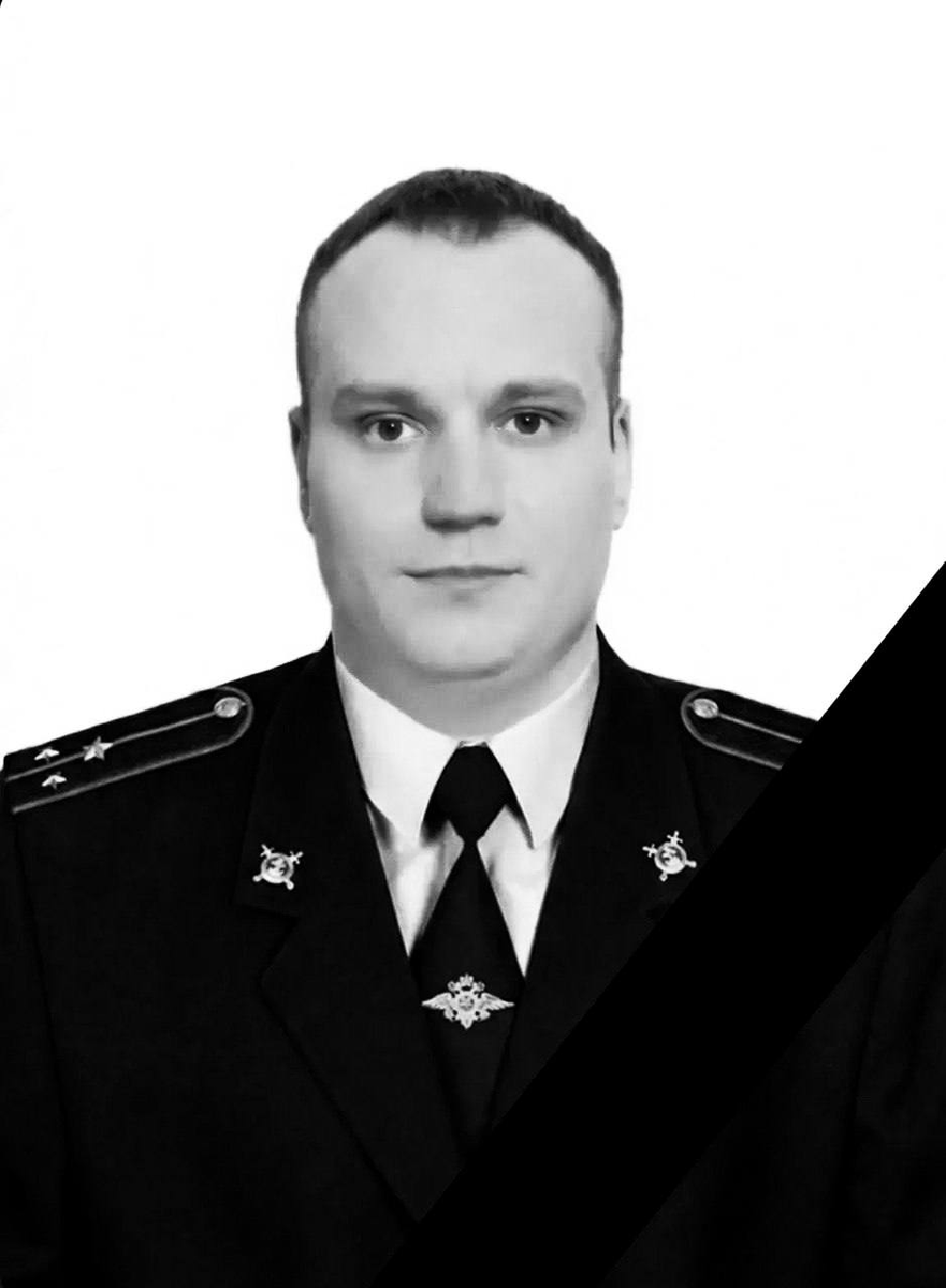 Старший лейтенант Денис Б.