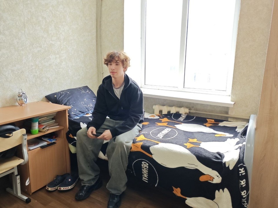    В луганском училище заменили освещение и оборудовали комнаты в общежитии новыми кроватями, столами и тумбами Константин КНЯЗЕВ