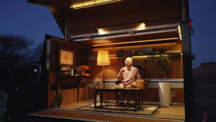    Isuzu "Театральная Гостиная": когда мобильность встречается с искусством и свободой от бытовых обязательств.