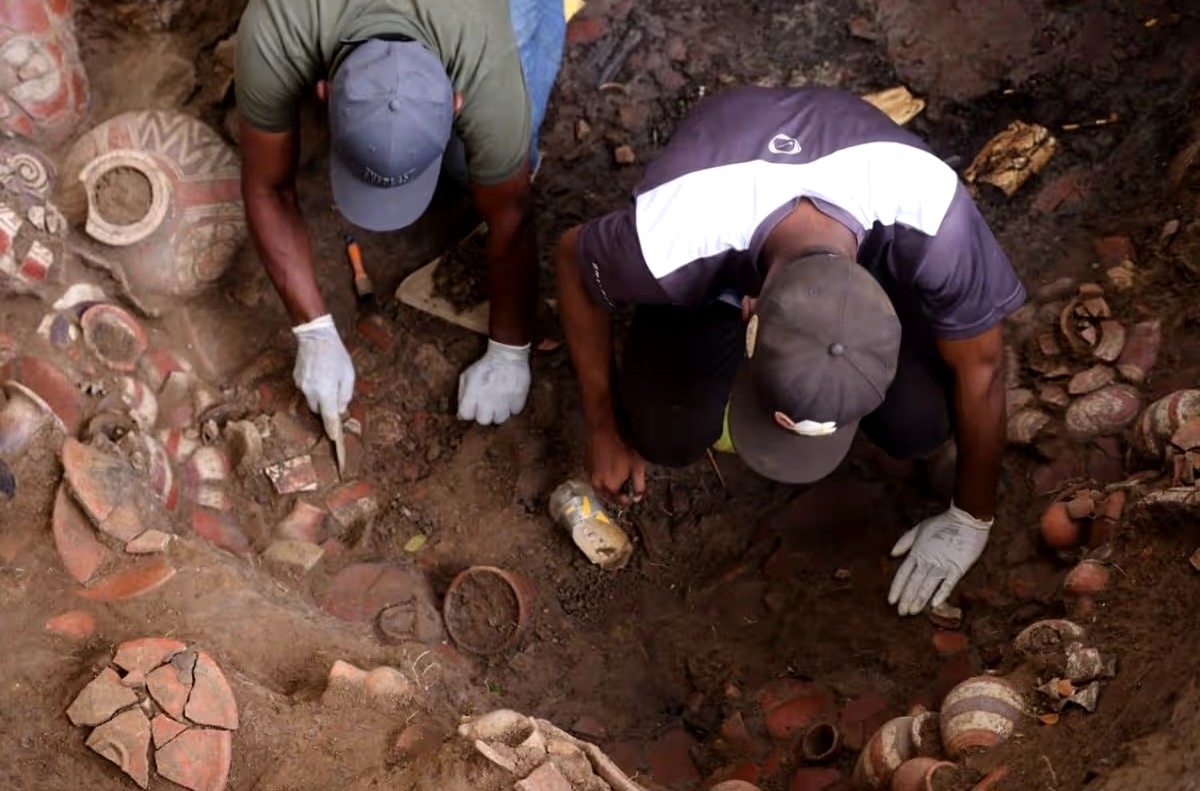 В центральной части Панамы была обнаружена гробница возрастом более 1000 лет, полная искусно выполненных золотых и керамических артефактов(Изображение: Министерство культуры Панамы (MiCultura)/Cover Images)