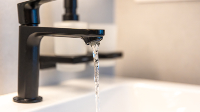 Фото: https://ru.freepik.com/free-photo/black-faucet-water-minimal-sink-modern-bathroom_422283084.htm#fromView=search&page=1&position=1&uuid=9c96cf58-2fe0-49f8-934b-13232a9a6a4a&query=%D0%BA%D1%80%D0%B0%D0%BD+%D0%B2%D0%BE%D0%B4%D0%B0