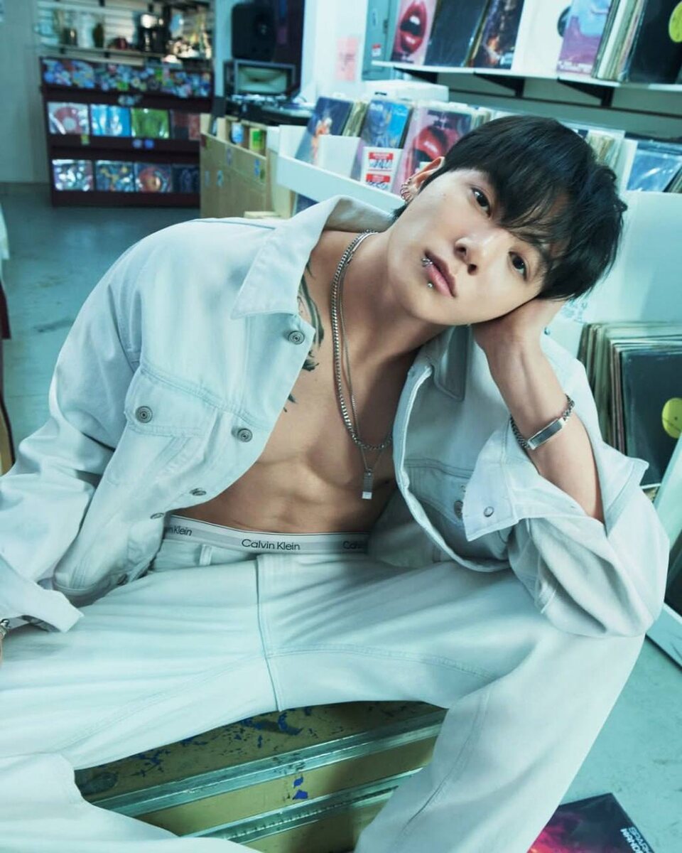 Официальный сайт #Calvin Klein разместил фото #Чонгука 