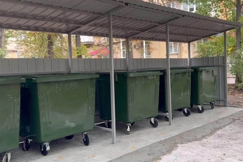    В 2026 году в городах ДНР продолжат обустройство мусорных контейнерных площадок. Фото: Минстрой ДНР