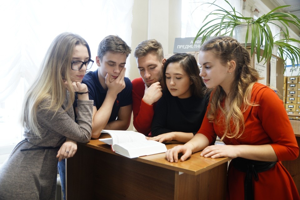    В опросе приняли участие около 7000 человек Алексей БУЛАТОВ