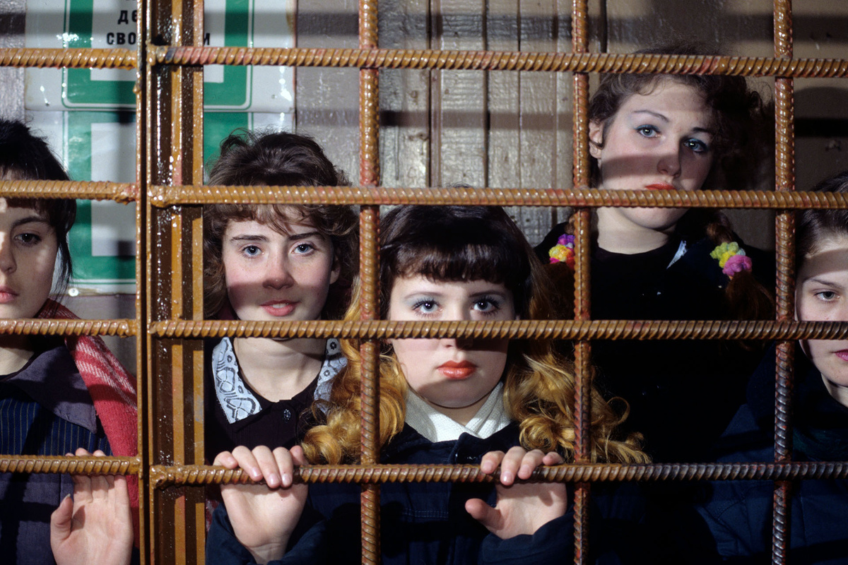    Воспитанницы Рязанской женской воспитательно-трудовой колонии для несовершеннолетних, 1996 год