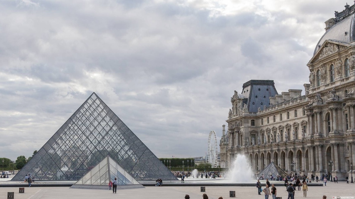     Пирамида Лувра, Париж, Франция   
Андрей Грук © ИА Красная Весна