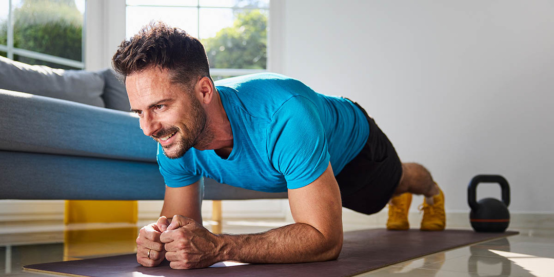 Как научиться правильно стоять в планке