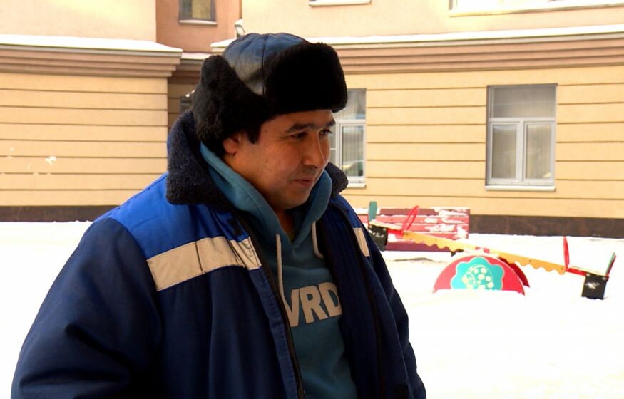    Мигрант спас человека - получил миллион. Русский - медальку и рукопожатие. Когда начнут ценить наших героев?