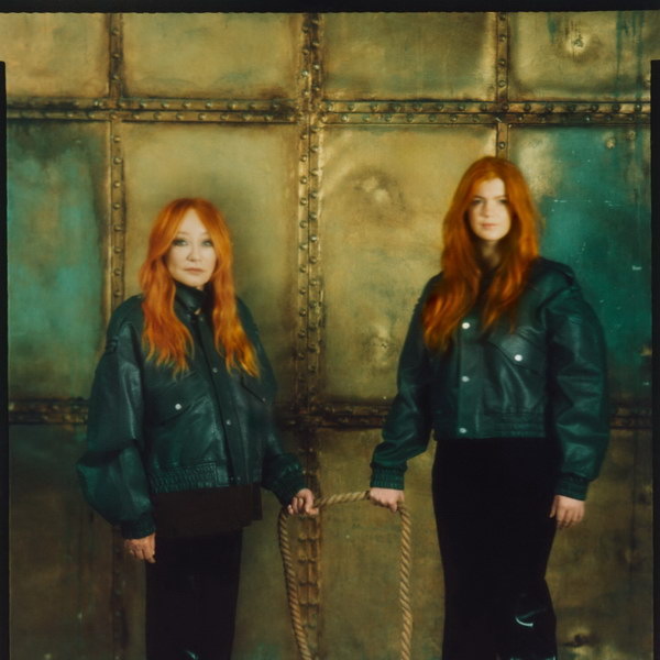     Тори Эймос выпустила вместе с дочкой песню из нового альбома «In Times of Dragons»