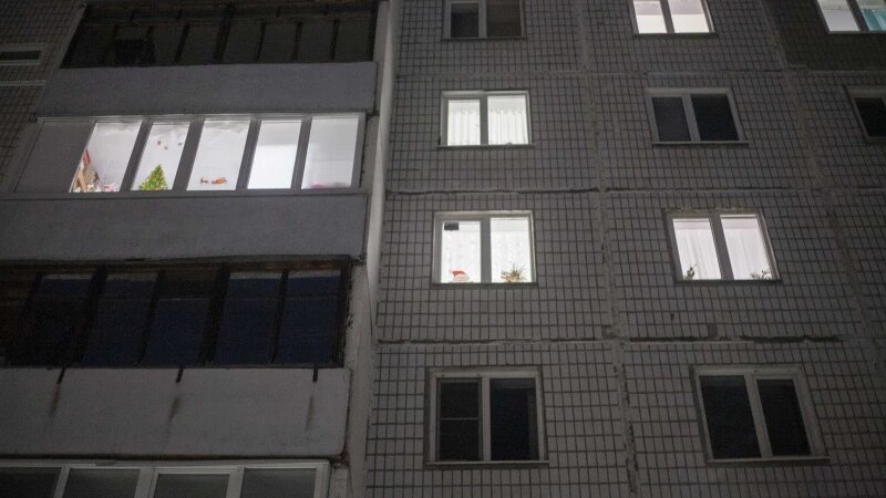     Новогодние гирлянды в окнах Барнаула. Дарья Беркетова