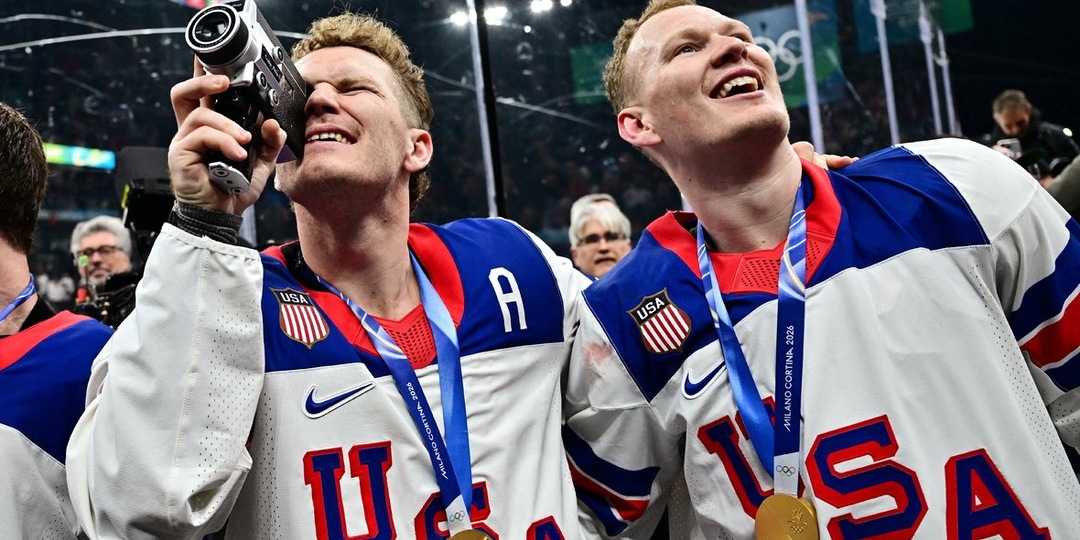 Литры шампанского, сигары и гимн в стрип-клубе. Сборная США по хоккею с размахом отпраздновала победу на Олимпиаде