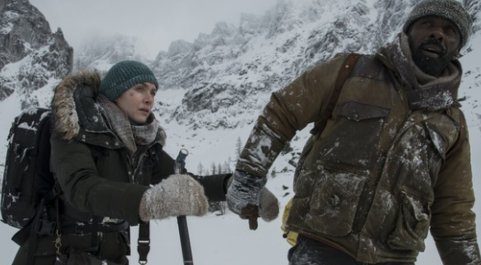 Кадр из фильма «Между нами горы» (2017)