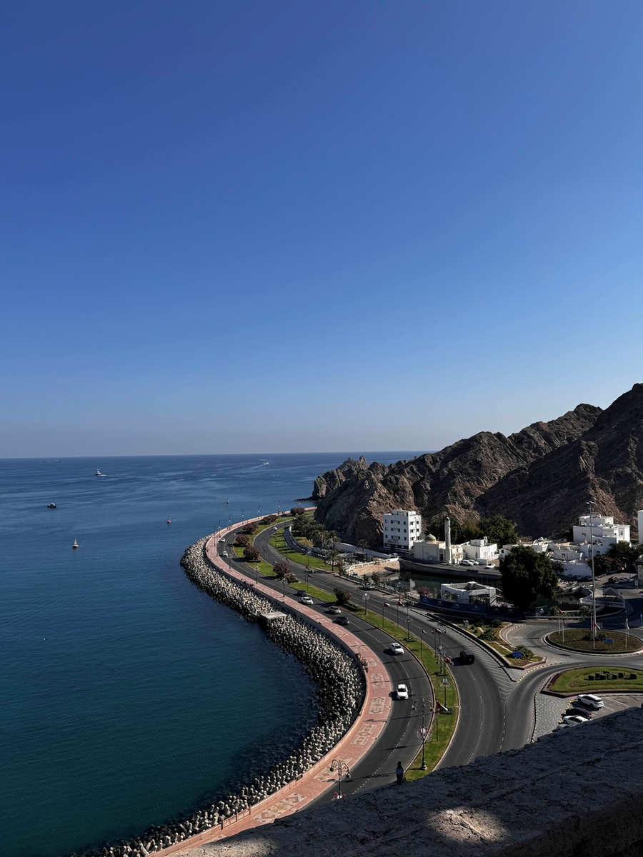 Страна на побережье Аравийского моря. Набережная Маската