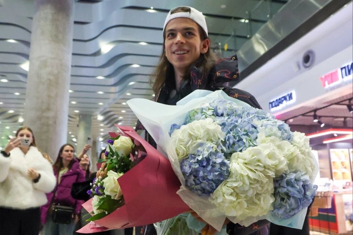 Российский фигурист Петр Гуменник в международном аэропорту Пулково после возвращения с Олимпийских игр в Италии.📷
