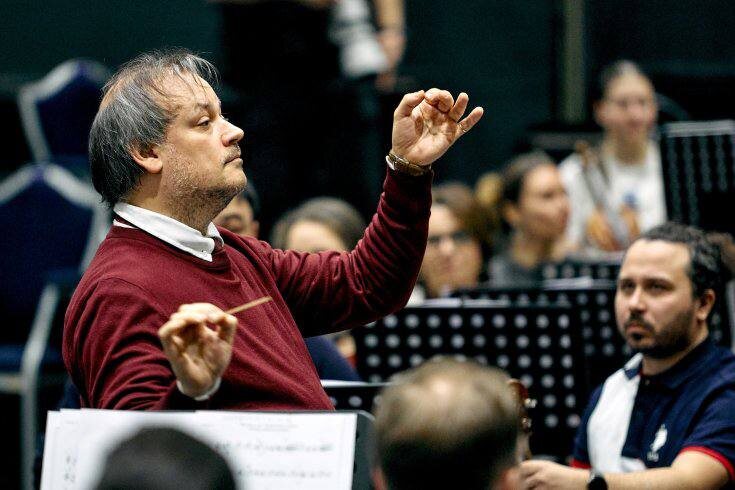 Дирижер Антон Лубченко: зачем губернаторский оркестр вернулся на «Ленфильм