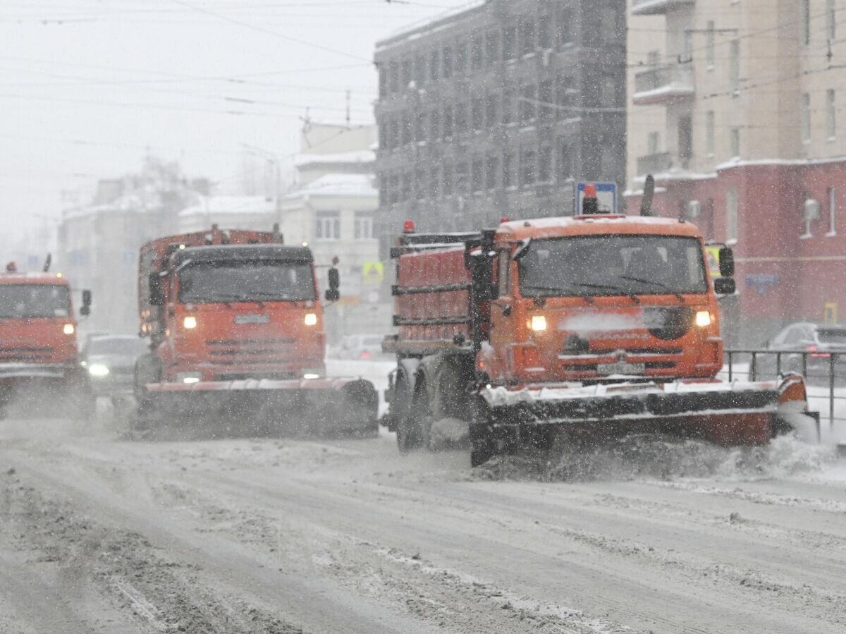    Уборка снега во время снегопада в Москве | © РИА Новости / Михаил Воскресенский