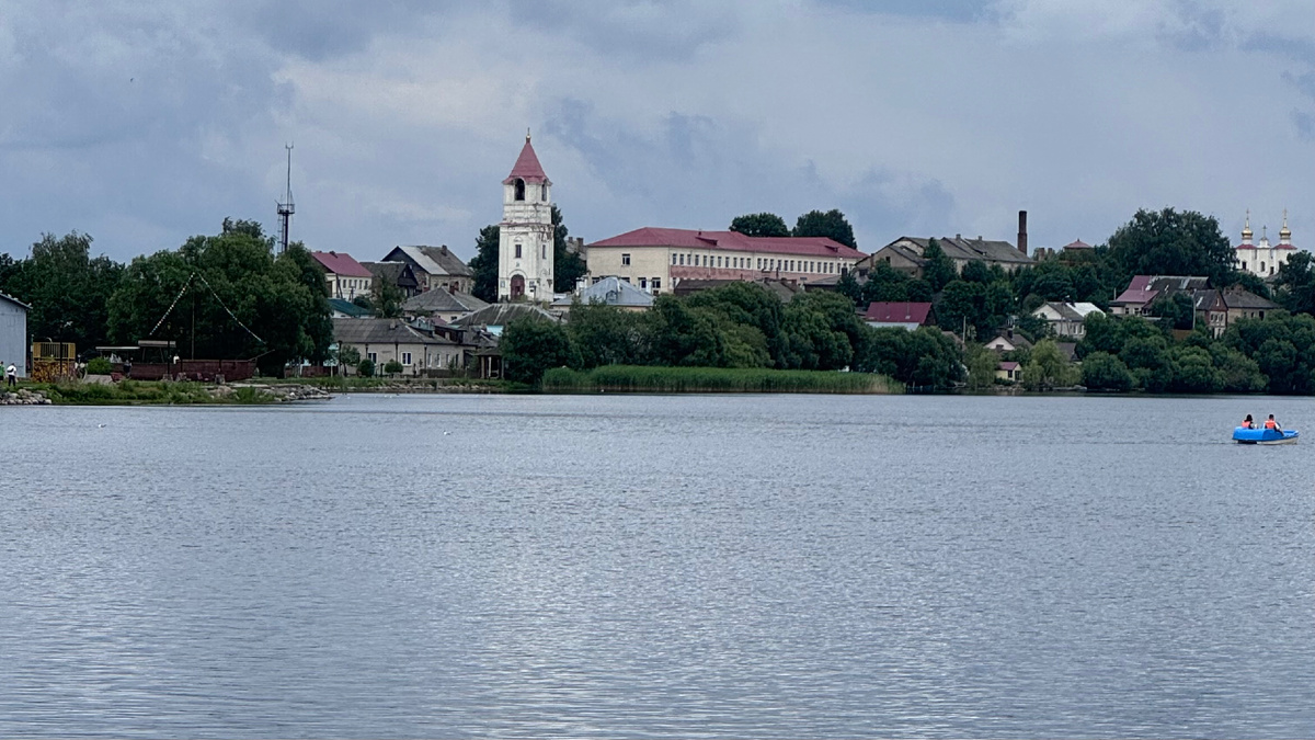 Себеж. Между двух озёр, на перешейке, стоит город, который Зиновий Гердт назвал «небесным местом»