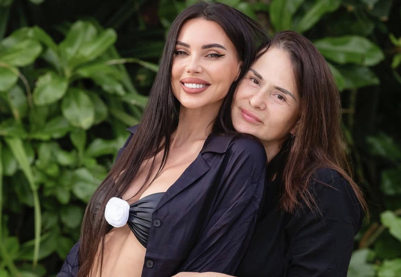 35 лет ожиданий: как выглядит грудь мамы Самойловой после пластики в Дубае