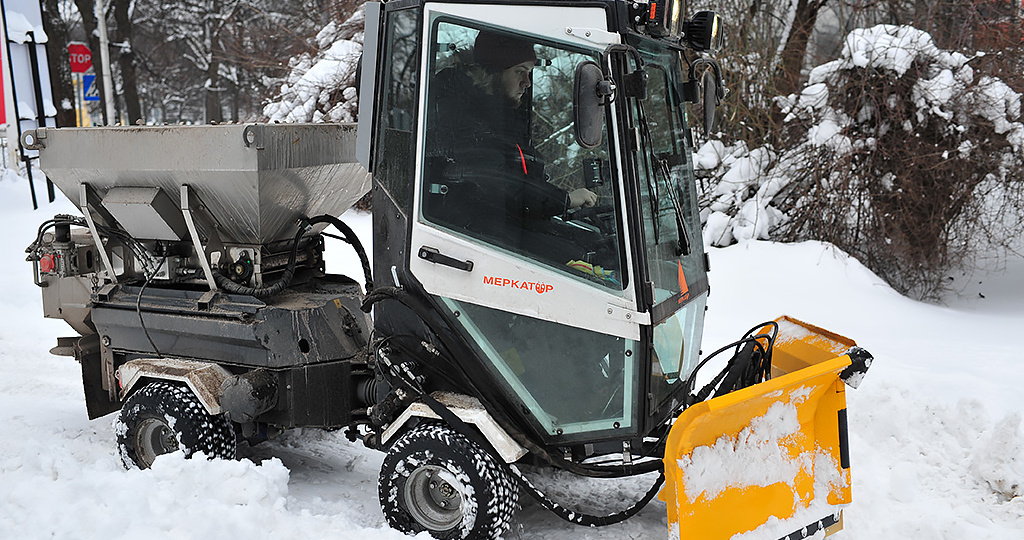 «Дорожный пылесос» ВКМ 550: как сократить трех дворников и повысить качество уборки