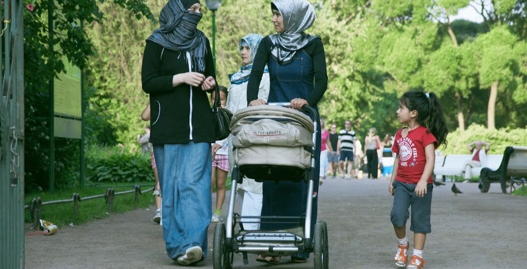 Семья Азиза сумела получить сертификат на жильё, но не учли одного: люди  знают о его бизнесе