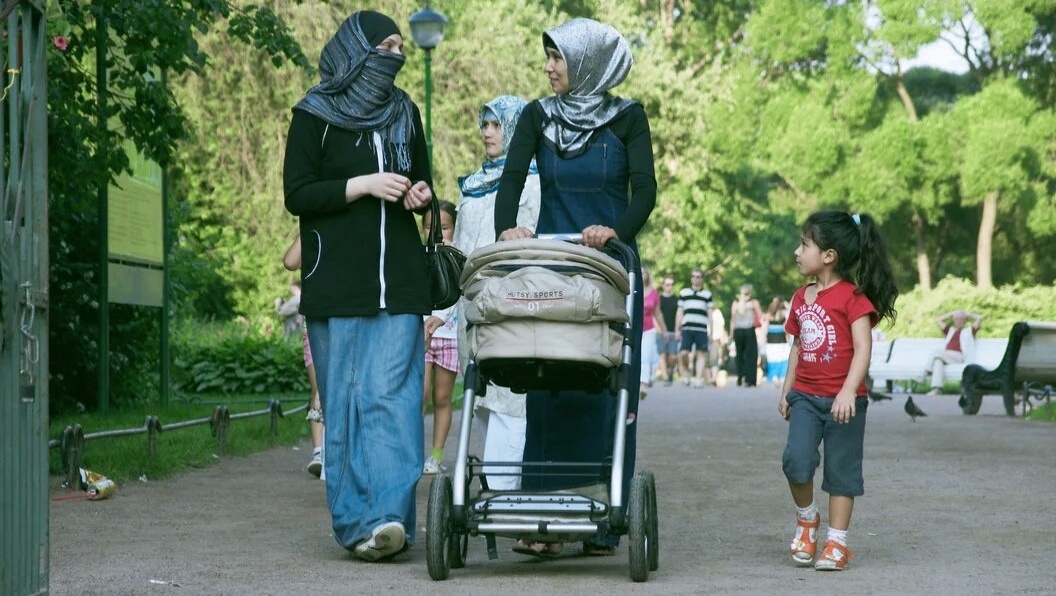 Из открытых источников в интернете. Мигрантки с детьми в России.