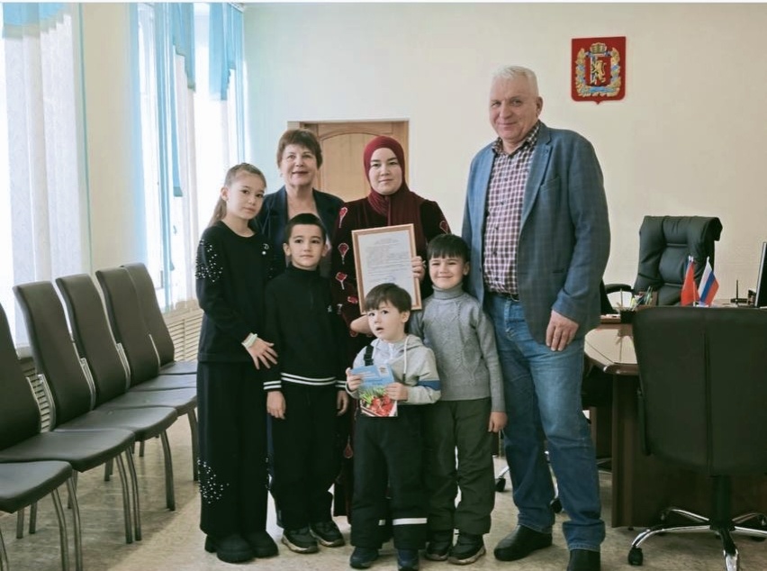 Эта семья «малоимущая» получила сертификат на жильё в Красноярском крае.